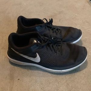Nike Black Flex 2016 Run Sneakers (Size US 9)